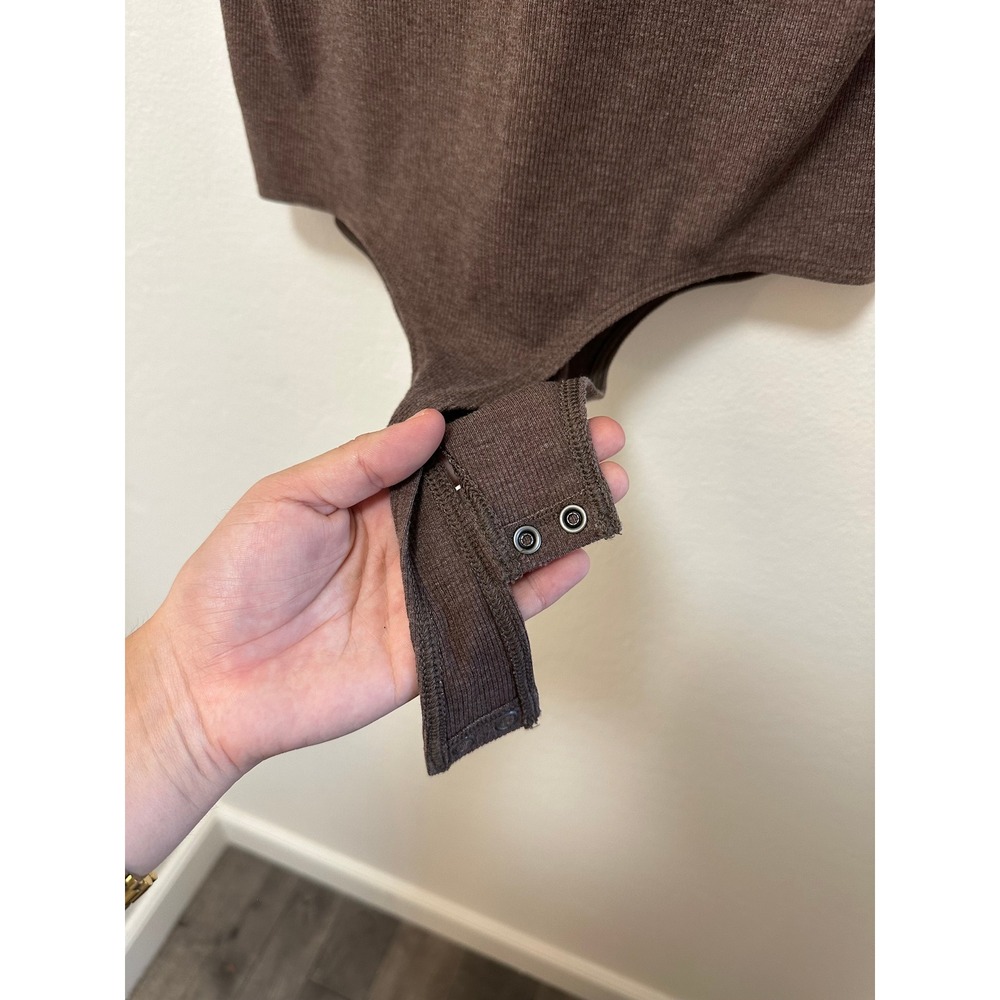 American Eagle NWT Brown Ribbed V Neck Bodysuit Short Sleeve Snapped Closure,  L - Picture 6 of 7